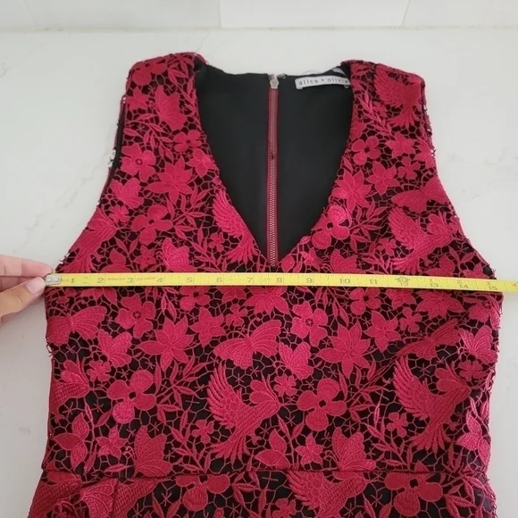 Alice + Olivia Katia Ruffled Lace Sheath Dress Sleeveless Red Black Form-Fitting - Picture 7 of 8
